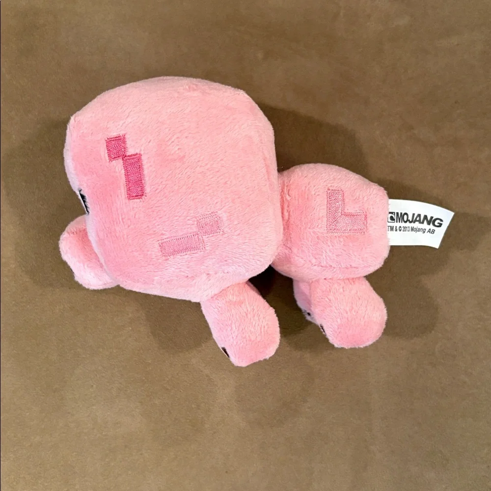 Minecraft Pink Pig Plush 🐷 - Picture 3 of 6